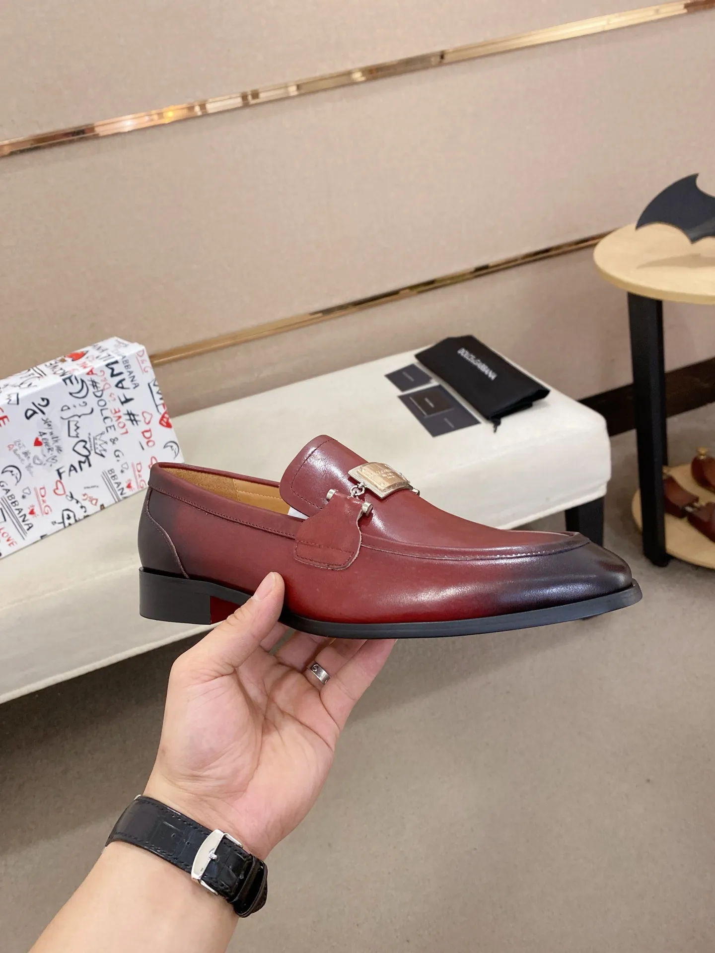 Men's clothing and shoes💰 520💰🌲DG top-notch🔍🔍men's new leather shoes🚹sold at the same time⚠The uppers are imported cowhide from Italy, the entire imported cowhide lining, and imported accessories💪💪, completely 1⃣️ vs. 1⃣️🇮🇹 💪💪, ⚠Sole: The original sole is specially provided by the original factory, the exclusive movable molded sole is super comfortable, ⚠Original factory follow-up goods, 🔍🔍high quality, can be entered and exited at will, welcome to compare ⚠Size number: 38-44. Can be customized 45 non-returnable